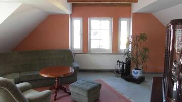 Apartment | Wohnzimmer | Fernseher