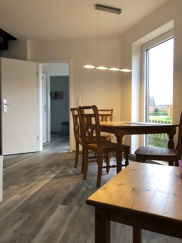 Apartment | Eigene Küche | Kühlschrank, Herdplatte, Geschirrspüler