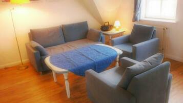 Apartment (Westhof 7) | Living room | TV