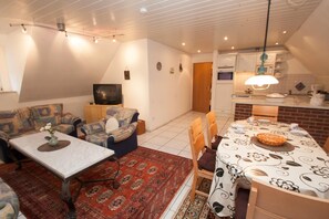 Apartment | Wohnzimmer | Fernseher