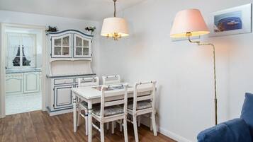 Apartment (Westhof 6) | Private kitchen | Dishwasher