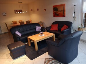 Ferienhaus (Ostfrieslandtraum) | Wohnzimmer | Fernseher