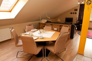 Apartment | Eigene Küche | Kühlschrank, Mikrowelle, Herdplatte, Geschirrspüler