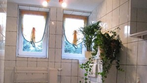 Apartment | Bathroom - Ferienwohnung 1 (Hermsdorf-Erzgebirge)