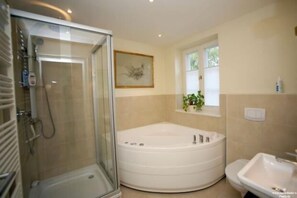 Apartment | Bathroom