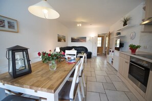 Apartment | Eigene Küche | Kühlschrank, Mikrowelle, Herdplatte, Geschirrspüler