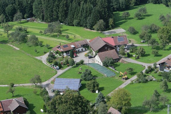 Apartment | Exterior - Ferienhof Fink - Ferienwohnung Gänseblümchen (Opfenbach)