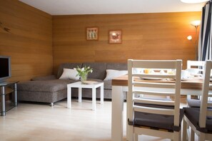 อพาร์ทเมนท์ | ห้องนั่งเล่น | ทีวี, เครื่องเล่นดีวีดี