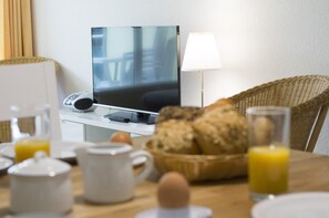 Apartment | Eigene Küche | Kühlschrank, Mikrowelle, Herdplatte, Geschirrspüler