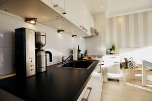 Apartment | Private kitchen | Fridge, microwave, stovetop, dishwasher - Kleines Mollymook (Wenningstedt-Braderup)
