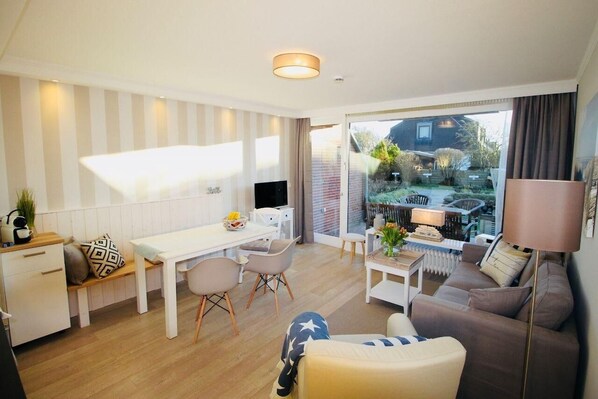 Apartment | Living room | TV - Kleines Mollymook (Wenningstedt-Braderup)