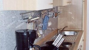 Apartment | Private kitchen | Fridge, microwave, stovetop - Haus Koralle Wohnung Rechts (Boltenhagen)