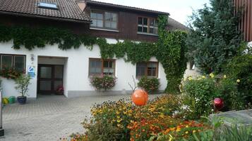 Apartment (Ferienhof Fink - Ferienwohnung Sonnen) | Exterior