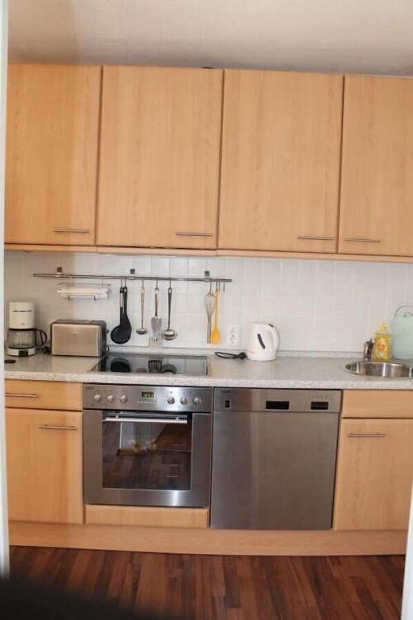 Apartment (Ferienwohnung E725) | Eigene Küche | Kühlschrank, Mikrowelle, Herdplatte, Geschirrspüler