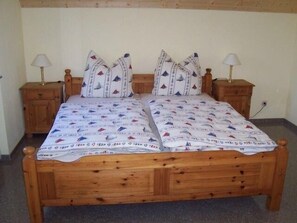 House | 4 bedrooms, cribs/infant beds