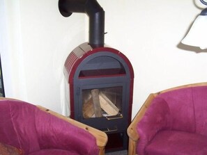House | Living room | TV, fireplace