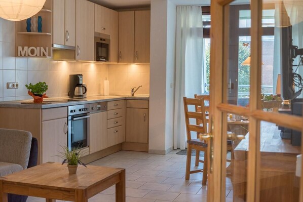 Apartment | Eigene Küche | Kühlschrank, Mikrowelle, Herdplatte, Geschirrspüler