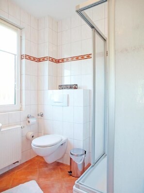 Bathroom - Ferienwohnung MF2 mit Balkon (Cuxhaven)