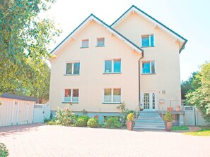 Apartment | Exterior - Ferienwohnung MF2 mit Balkon (Cuxhaven)