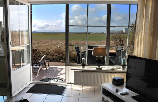 Apartment (NTBM36002) | Wohnzimmer | Fernseher