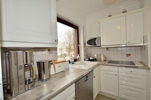 Apartment | Private kitchen | Fridge, microwave, stovetop, dishwasher - Nemo (Sylt)