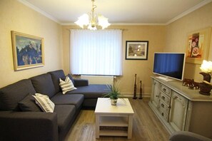 Apartment | Living room | TV, DVD player - Lisa im Alten Friesenhaus (Sylt)