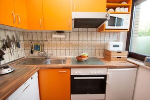 Ferienhaus | Eigene Küche | Kühlschrank, Mikrowelle, Herdplatte, Geschirrspüler
