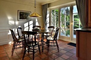 Ferienhaus | Eigene Küche | Kühlschrank, Mikrowelle, Herdplatte, Geschirrspüler