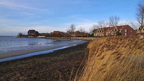 Unclassified image, 4 of 14, button - Fehmarn Sundblick (Fehmarn)