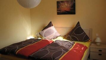 2 bedrooms, cots/infant beds, free WiFi