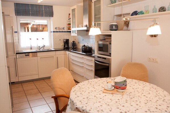 Apartment | Eigene Küche | Kühlschrank, Mikrowelle, Herdplatte, Geschirrspüler