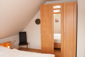 2 عدّة غرف نوم وأسرّة أطفال/رضّع