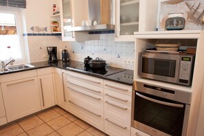 Apartment | Eigene Küche | Kühlschrank, Mikrowelle, Herdplatte, Geschirrspüler