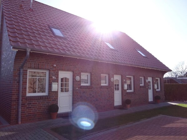 Apartment (Reihenendhaus in Carolinensiel für 4) | Exterior - Reihenendhaus in Carolinensiel für 4 Personen und ein Kleinkind 50103 (Wittmund)