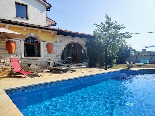 Villa | Alberca | Alberca al aire libre 