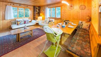 House | Living room | TV, DVD player