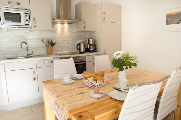 Apartment | Eigene Küche | Kühlschrank, Mikrowelle, Herdplatte, Geschirrspüler