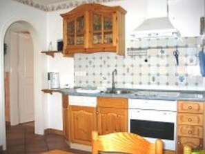 Huoneisto | Yksityinen keittiö | Liesi, astianpesukone