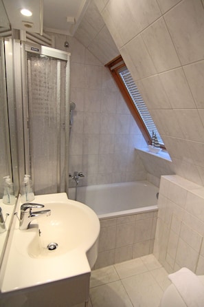 Apartment | Bathroom