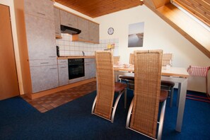 Apartment | Eigene Küche | Kühlschrank, Mikrowelle, Herdplatte, Geschirrspüler