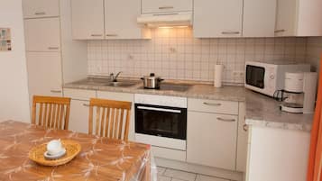 Apartment | Dapur peribadi | Peti sejuk, ketuhar gelombang mikro, dapur, pembancuh kopi/teh