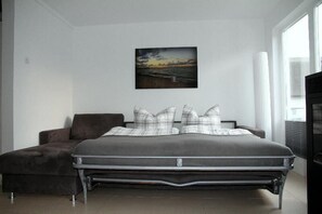 House | 2 bedrooms, cribs/infant beds, free wired internet