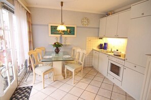 Apartment | Eigene Küche | Kühlschrank, Herdplatte, Geschirrspüler
