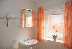 Apartment | Bathroom