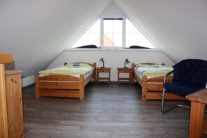 2 bedrooms, cots/infant beds, free WiFi - Ferienwohnung in Carolinensiel für 4 Personen und ein Kleinkind 50030 (Wittmund)