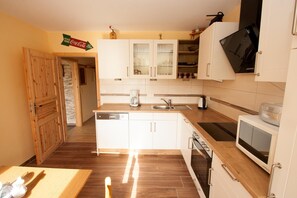 Apartment | Eigene Küche | Kühlschrank, Mikrowelle, Herdplatte, Geschirrspüler