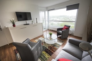 Apartment | Wohnzimmer | Fernseher, DVD-Player