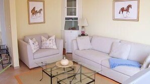 House | Living room | TV, fireplace, DVD player - Wave (Groemitz)