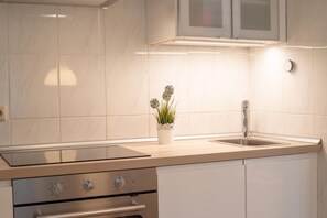 Apartment | Eigene Küche | Kühlschrank, Mikrowelle, Herdplatte, Geschirrspüler