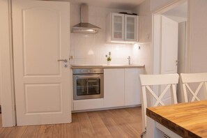 Apartment | Eigene Küche | Kühlschrank, Mikrowelle, Herdplatte, Geschirrspüler